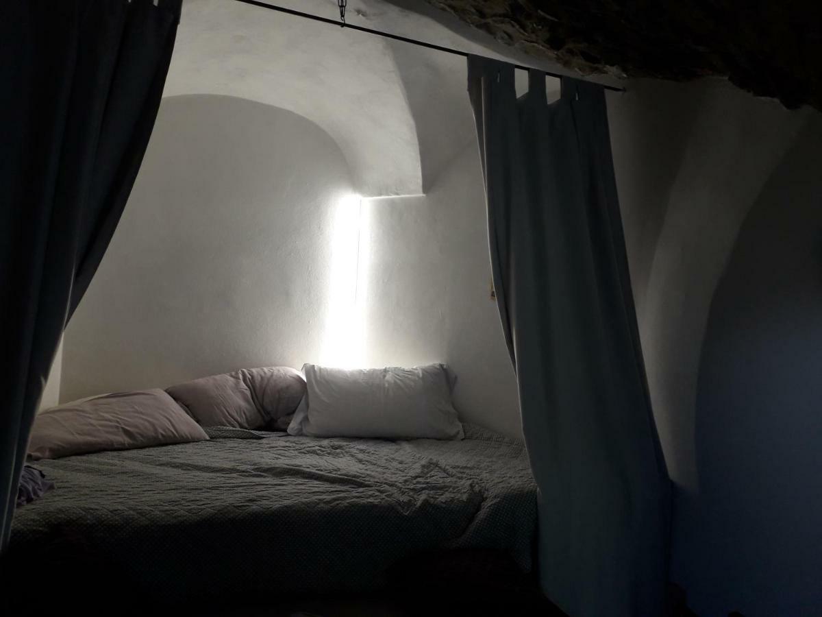Moki Apricale Villa Bagian luar foto
